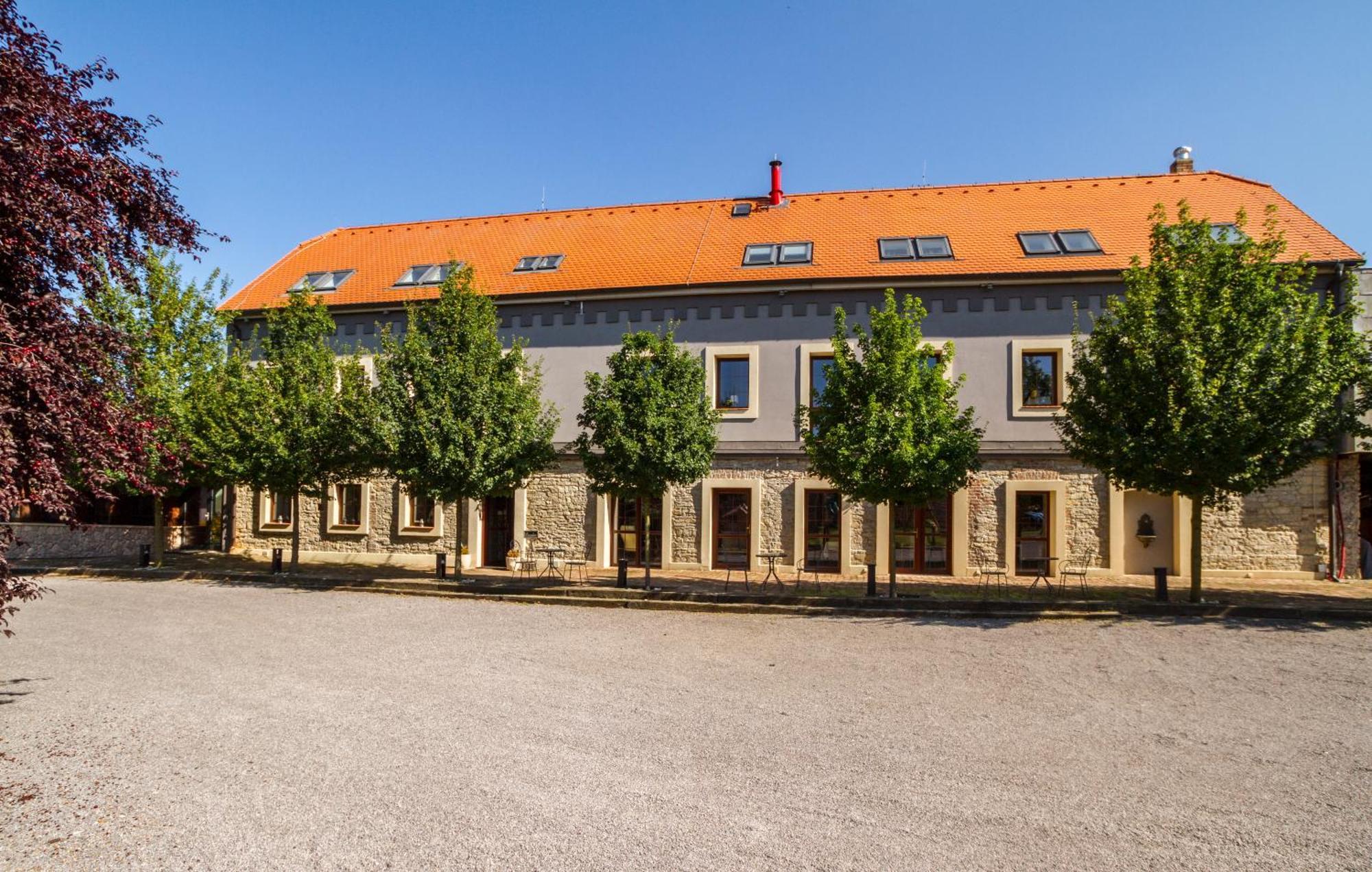 Chateau Nightingales Hostoun Екстер'єр фото
