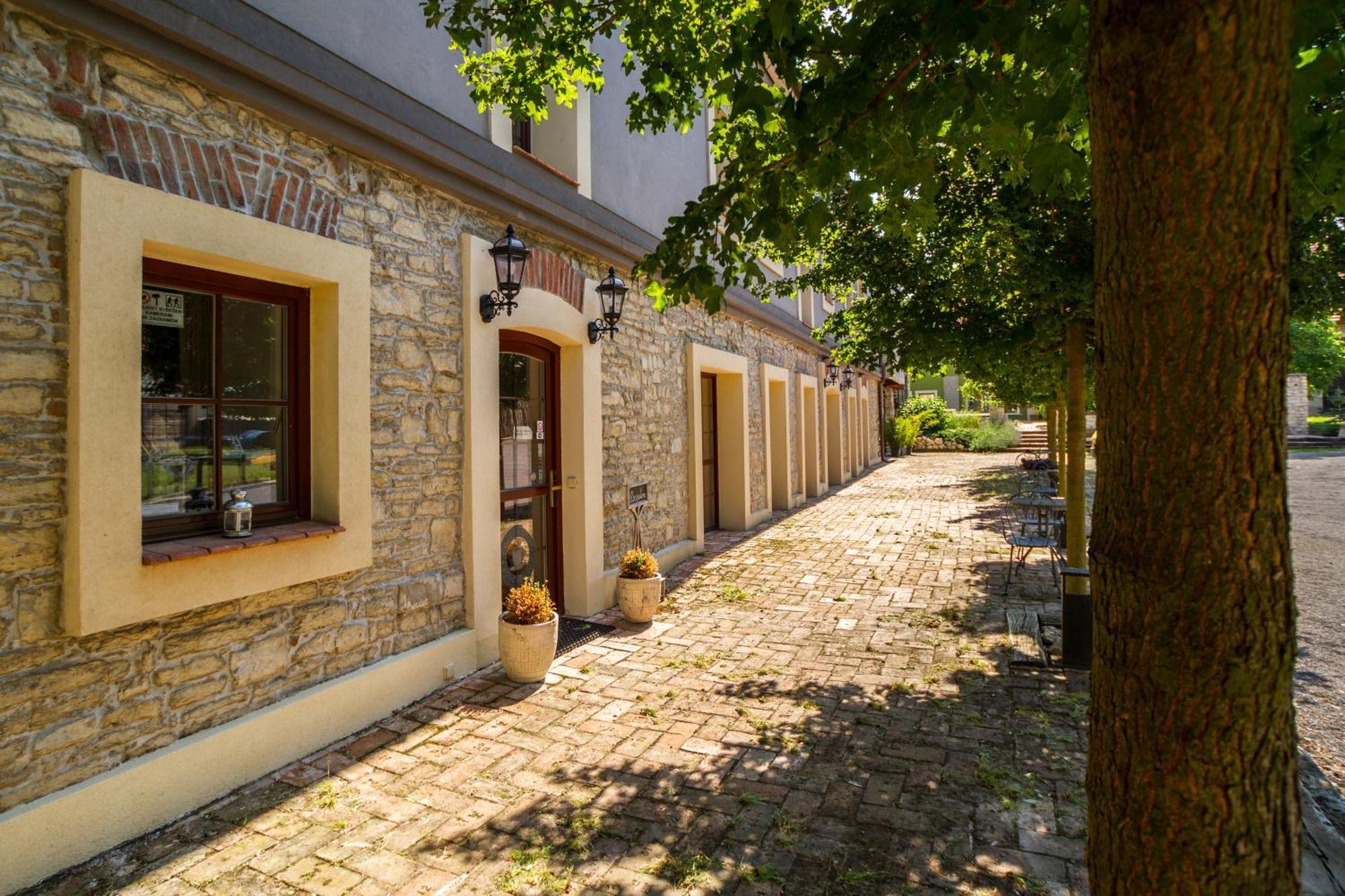 Chateau Nightingales Hostoun Екстер'єр фото