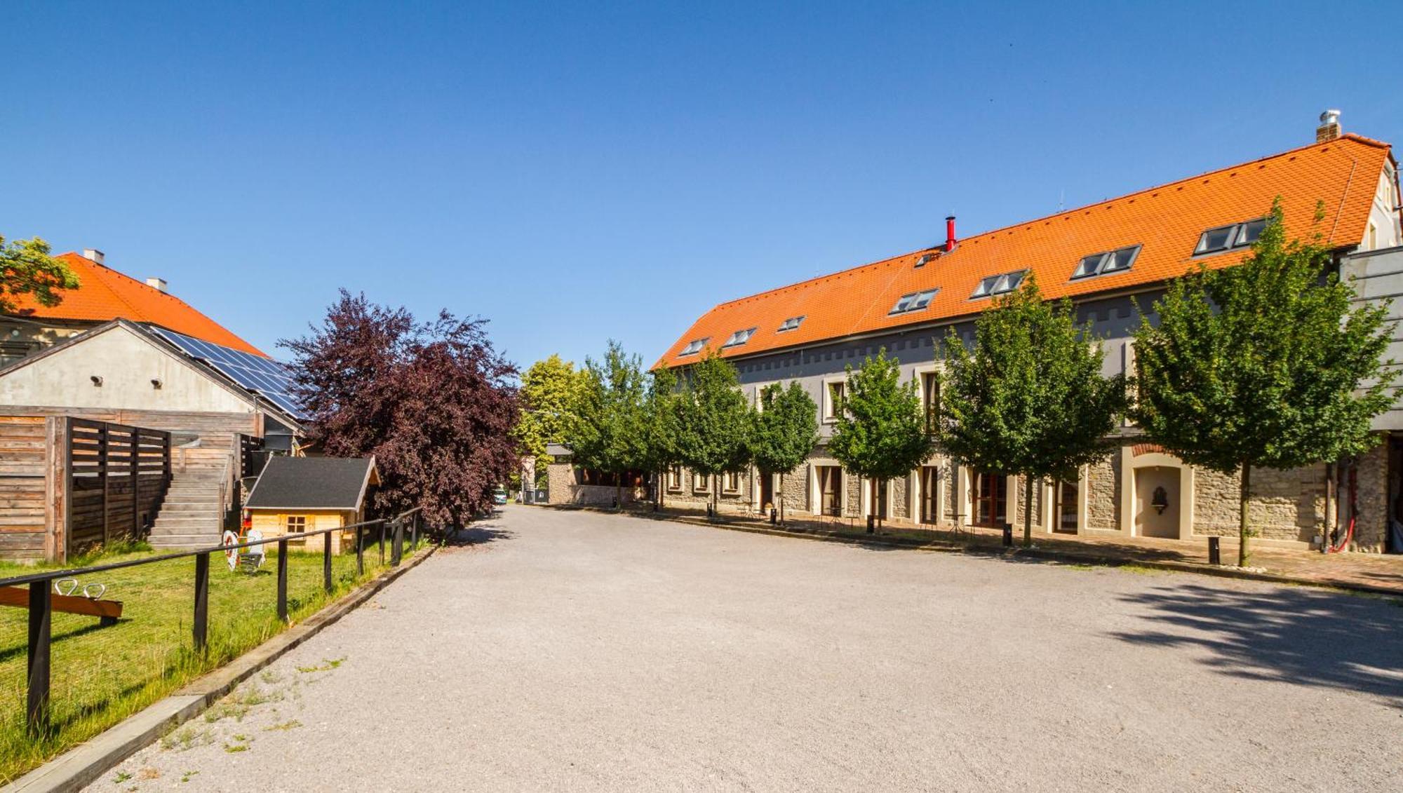 Chateau Nightingales Hostoun Екстер'єр фото